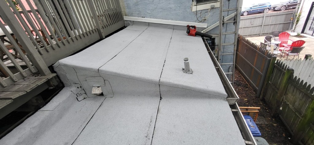 A flat rubber roof 